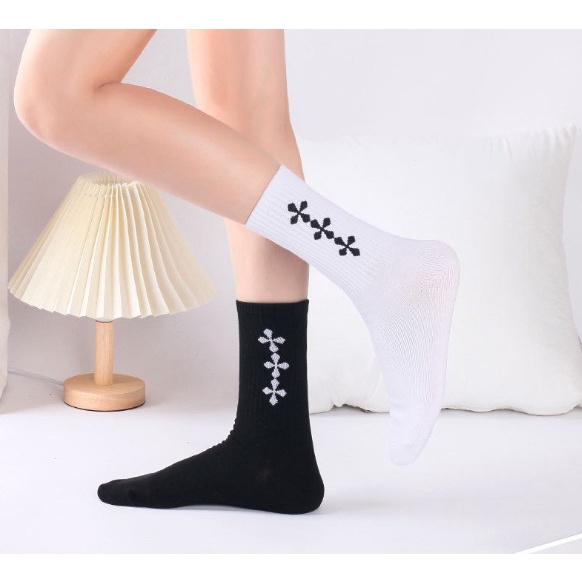 Vớ Tất cao cổ Nam Nữ phong cách thể thao, trẻ trung, cá tính.