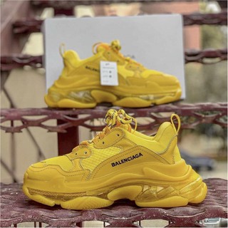 Giày thể thao đế khí màu vàng