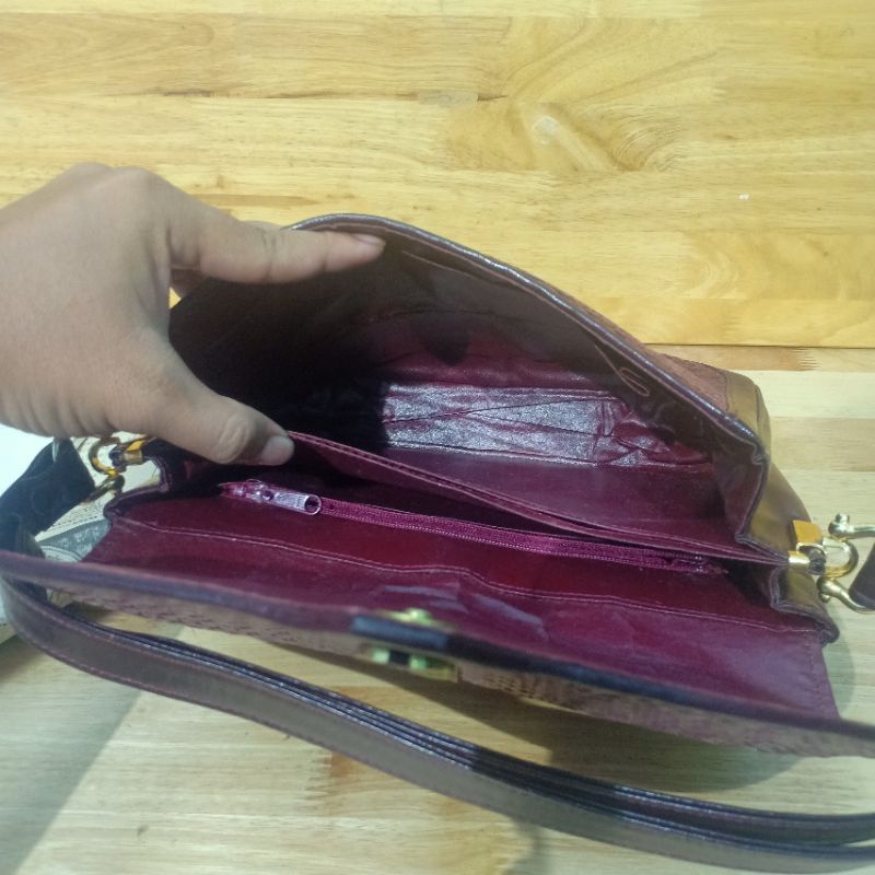 Túi đeo vai da thật secondhand  150313