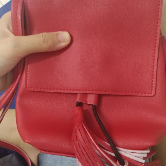 Túi đeo chéo da mềm, tua rua