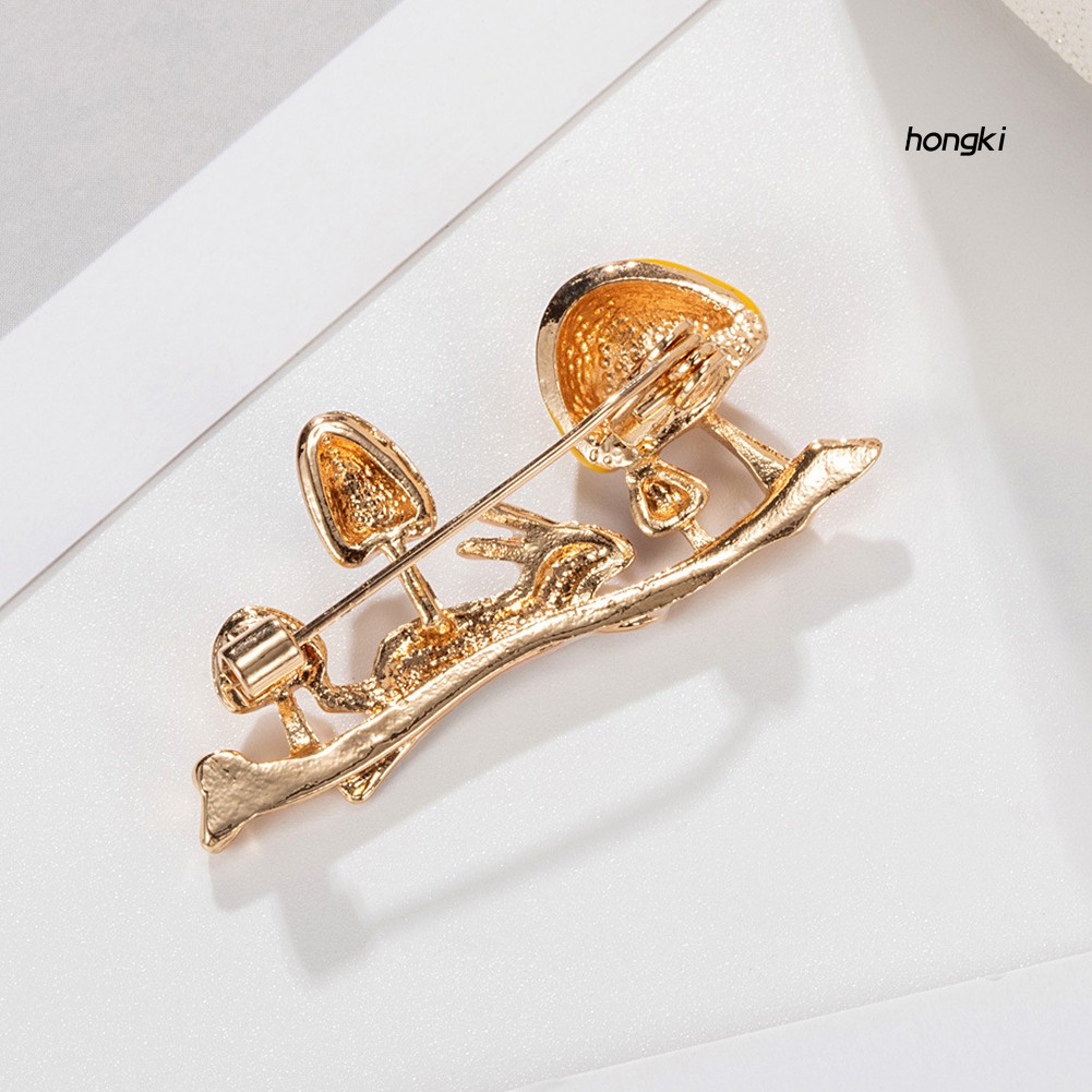 Trâm Cài Áo Hình Cây Nấm Và Thỏ Chạy Đáng Yêu