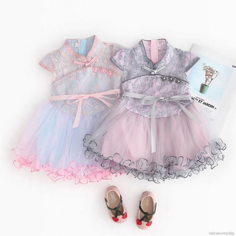 Đầm sát nách hoạ tiết hoa thêu cho bé