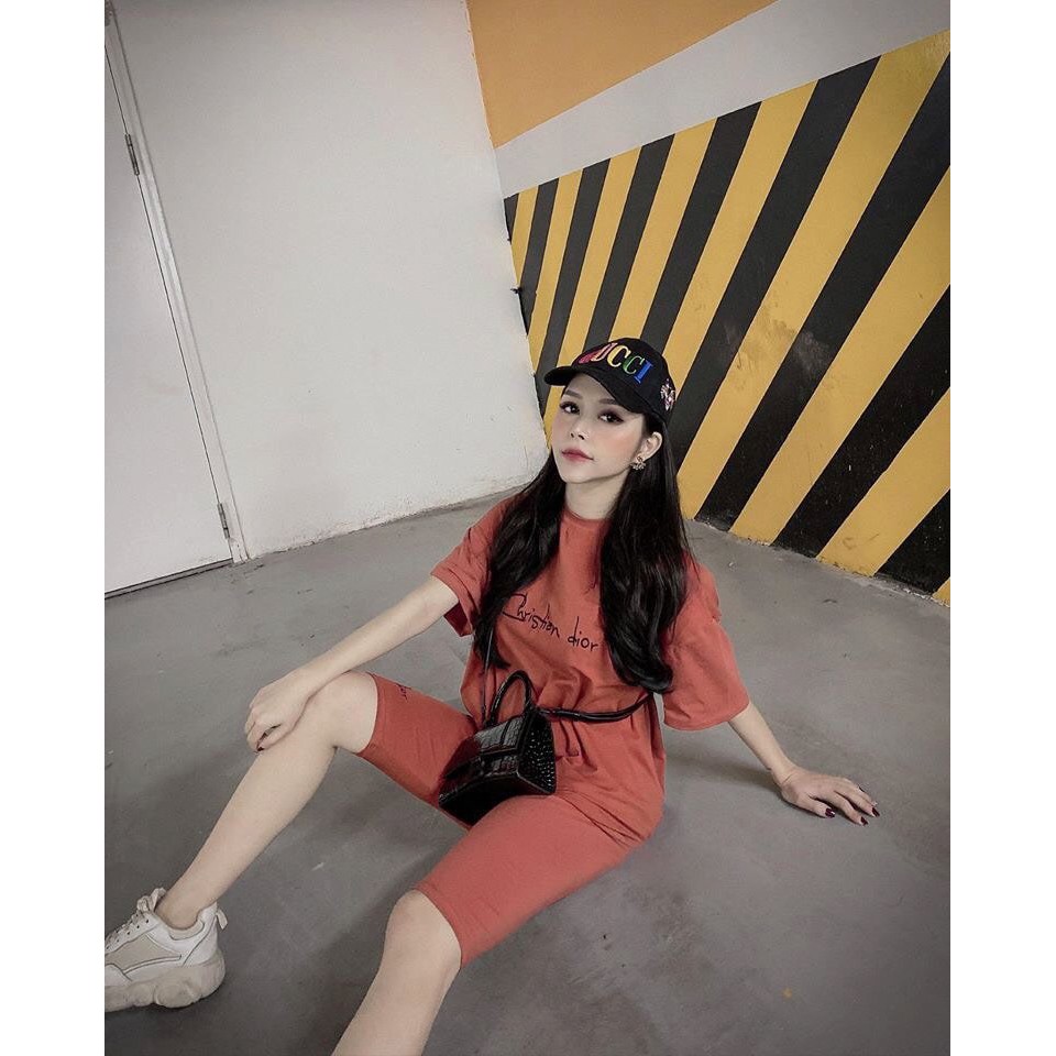 Sét bộ chữ kí lửng thêu, bộ thể thao nữ đẹp | BigBuy360 - bigbuy360.vn