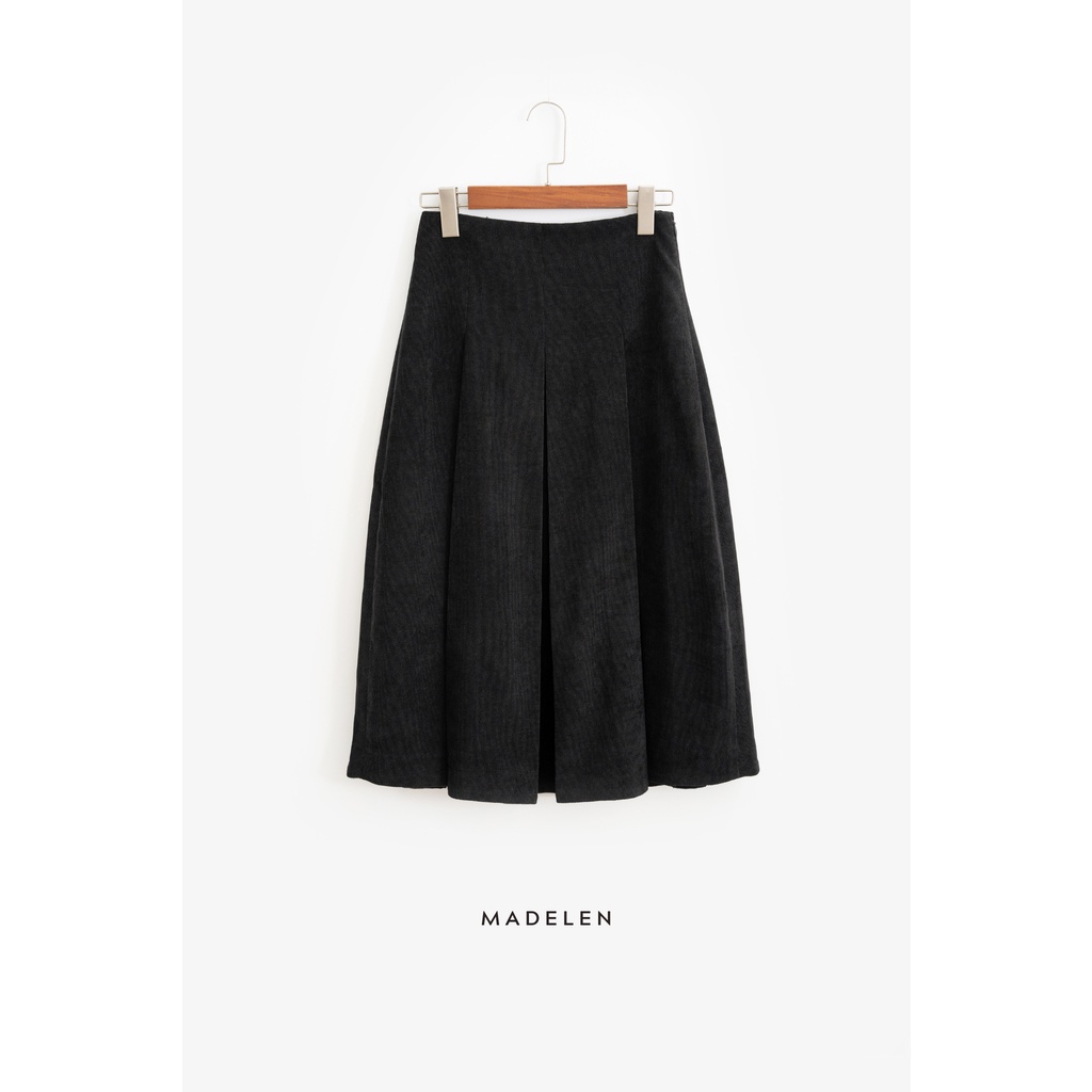 Chân váy xếp ly nữ MADELEN chất vải nhung tăm dáng xòe | BigBuy360 - bigbuy360.vn