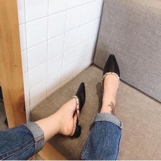 Giày sục đinh viền