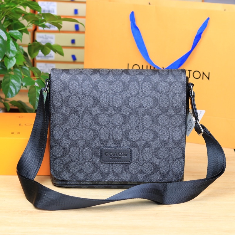 Túi đeo chéo nam C2522 có ngăn khoá giữa chất liệu da mềm không nhăn size 25x22x6