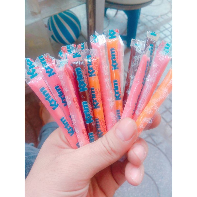 hộp 100 que kẹo Krim Stix