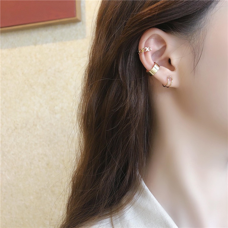 Bông tai basic tròn khuyết lượn sóng, Khuyên tai chữ C nhỏ Her Accessories H97