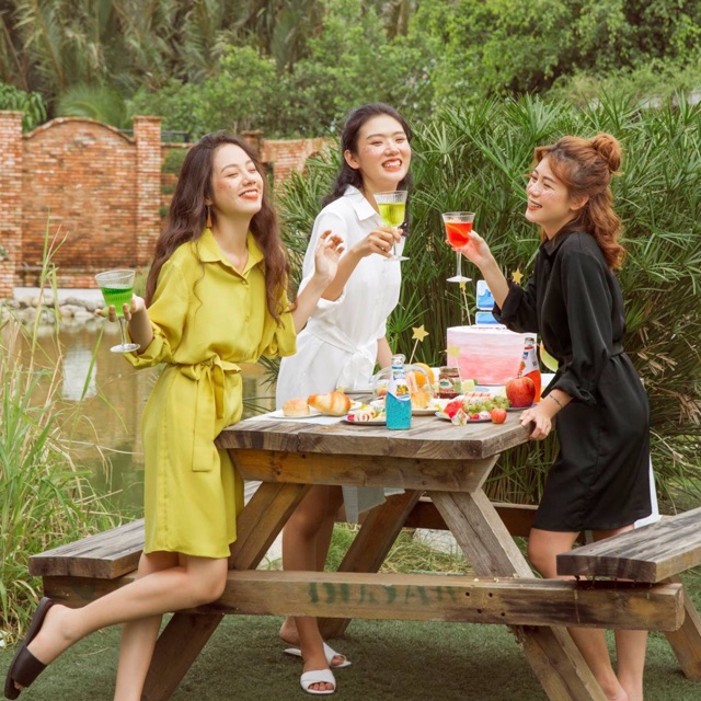 Váy vàng dotie new còn tag