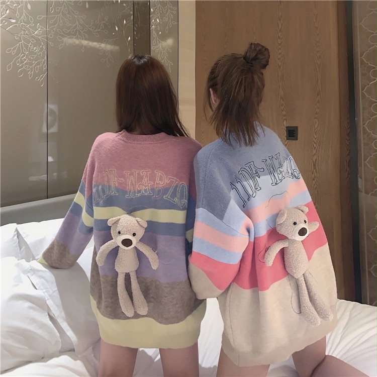 Áo len sọc nữ tay dài cầu vòng form rộng ulzzang gấu bông sau lưng ( 2 màu )