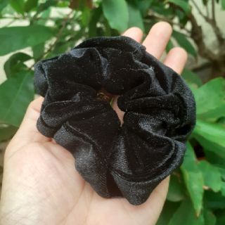 Combo 12 dây Cột tóc vải nhung trơn màu đen (cỡ 6cm và 8cm)