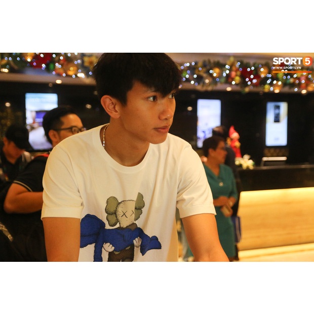 Áo thun Kaws Đoàn Văn Hậu