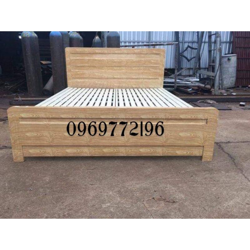 Giường sắt giả gỗ đầu vuông 1m8x2m ( hình chụp thật)