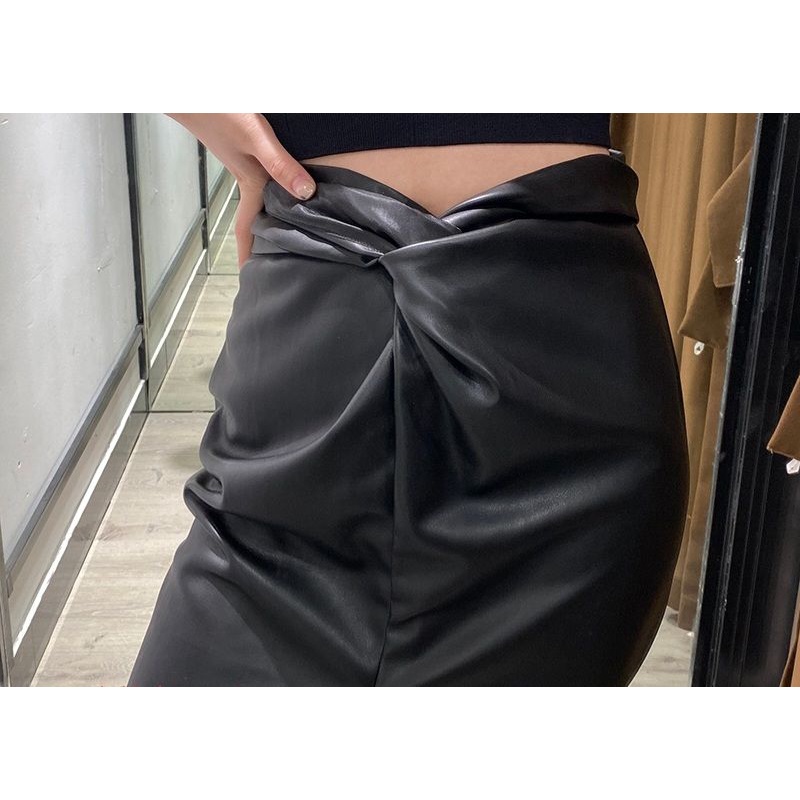 Chân váy da dáng dài xẻ tà MNG