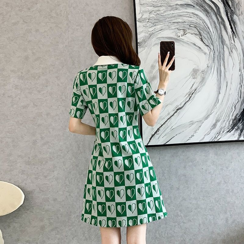 Green plaid fashionable dress for women in the summer of 2022, the new style looks thin, foreign style, polo collar, medium and long style.