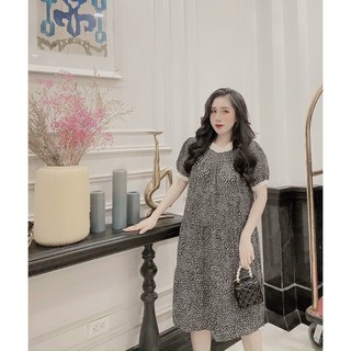Váy lụa hoa nhí dáng xuông.