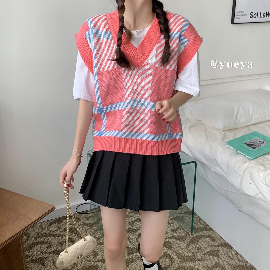Áo dệt kim sát nách cổ chữ V dáng rộng họa tiết kẻ sọc màu hồng phong cách Hàn Quốc