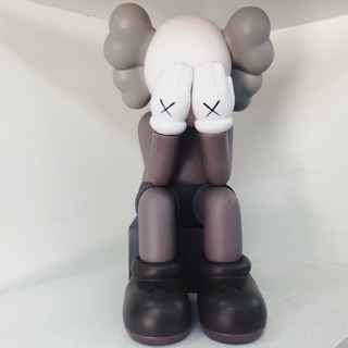 Mô hình Kaws Ngồi