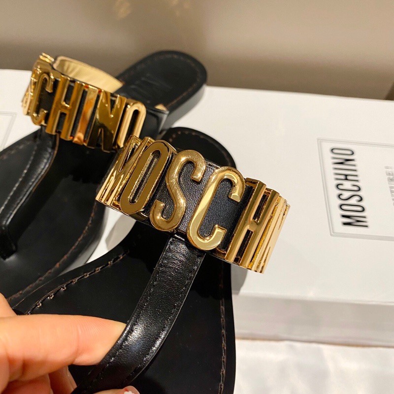 Dép xỏ ngón đế cao quai đính logo chữ đế 3.5cm moschino