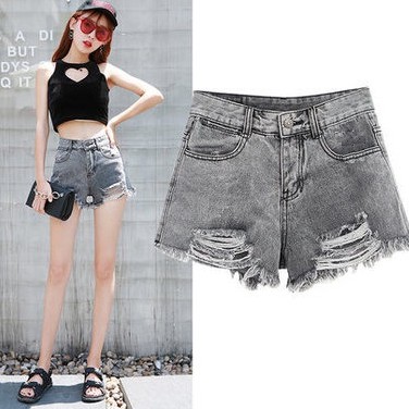 QUẦN SHORT JEAN NỮ XÁM VỪA, RÁCH HAI BÊN TUA LAI. 3/2
