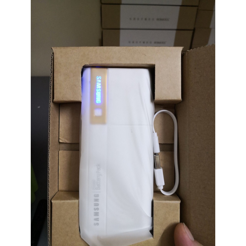 Sạc Dự Phòng 12000 mAh led , 3 cổng usb , có màn hình hiển thị phần trăm pin