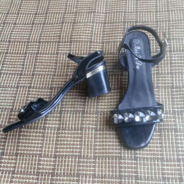 2 đôi giày búp bê