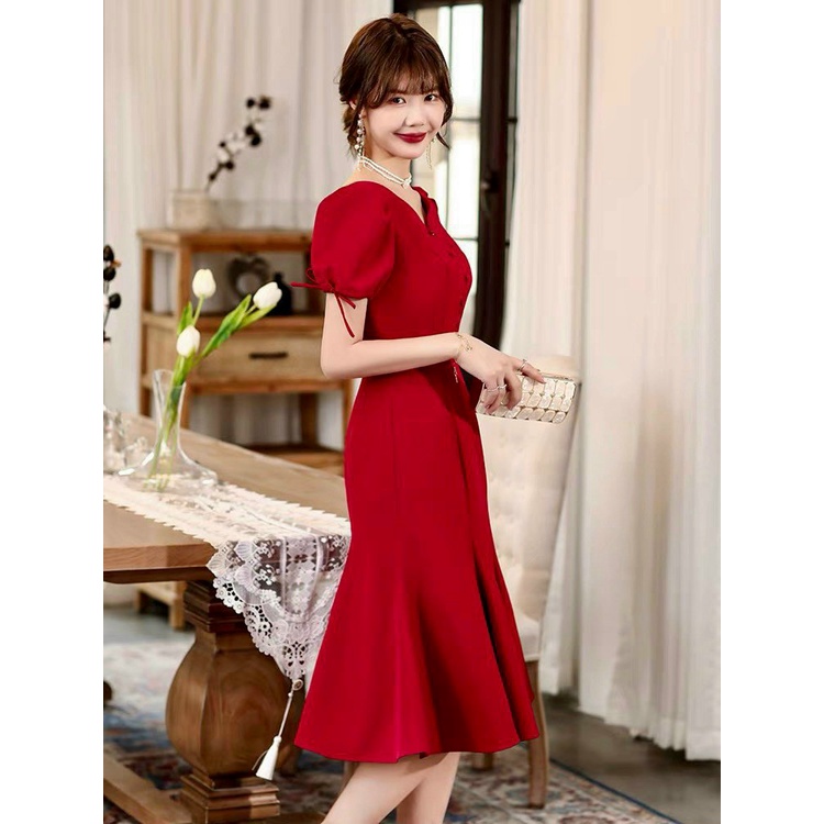 Váy đầm trung niên dự tiệc màu đỏ đô kiểu body đuôi cá tay lỡ cúc bọc