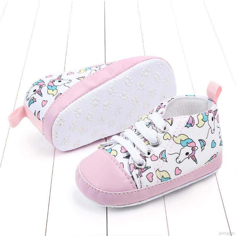 Giày thể thao đế mềm chống trượt thoáng khí in họa tiết hoạt hình cho bé