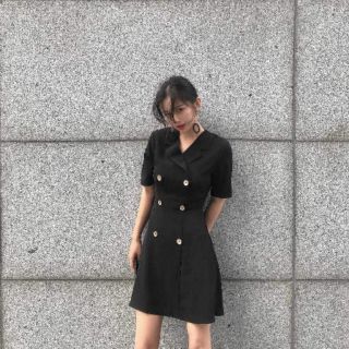 Váy cổ vest đen