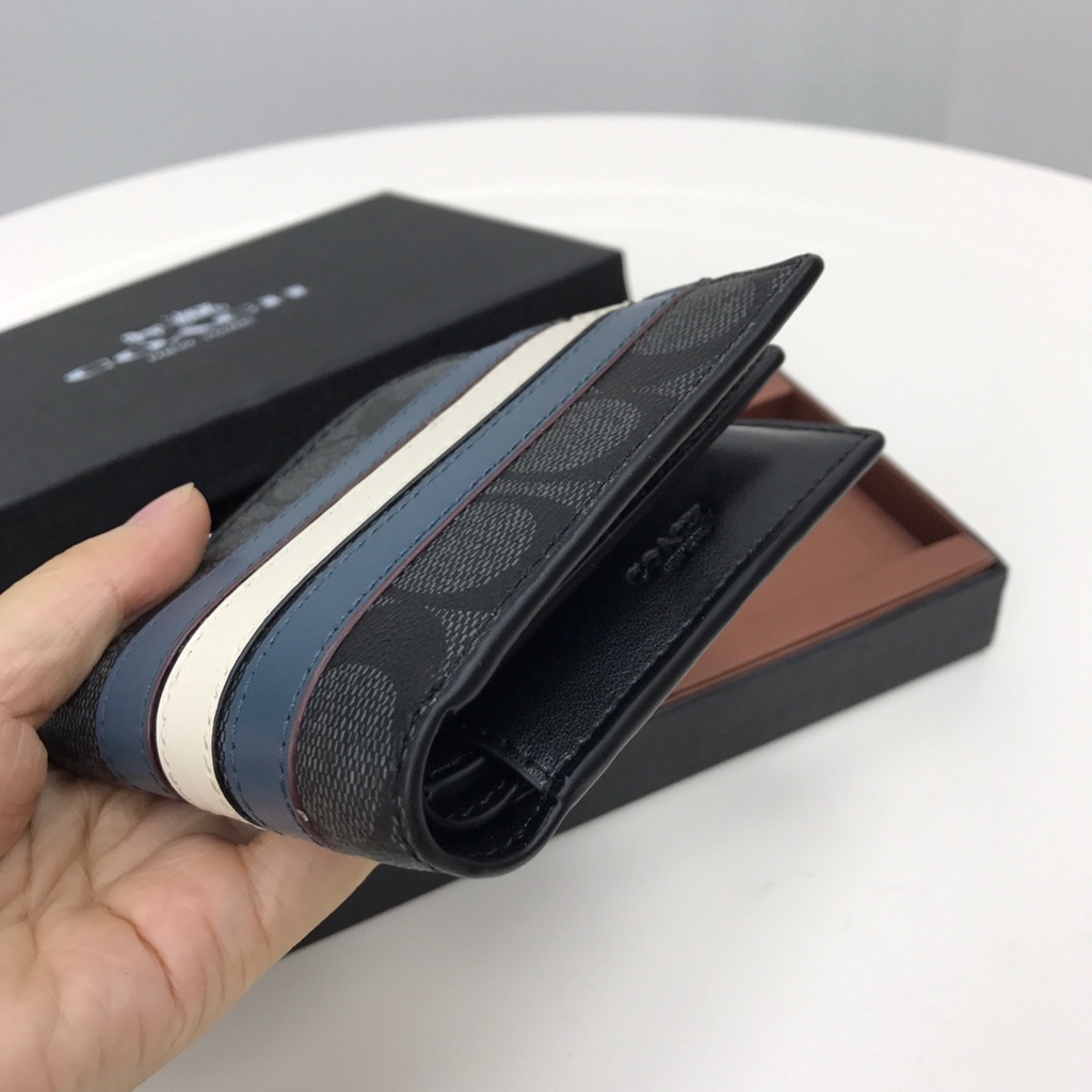 Ví nam COACH F26072 có 8 khe cắm thẻ