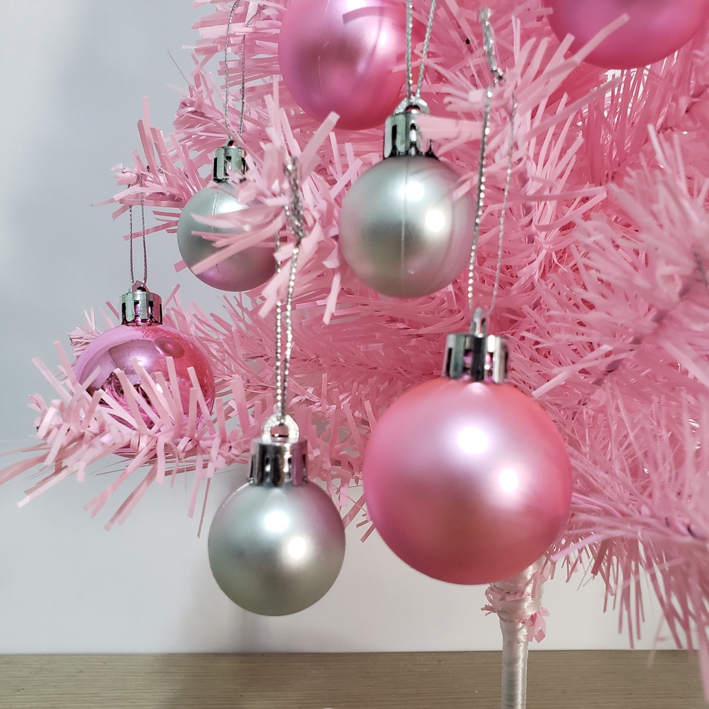 Cây Thông Noel 60CM Màu Hồng Trang Trí Dây Led Và Quả Châu Cực Đẹp