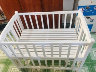 Cũi gỗ cho bé màu trắng