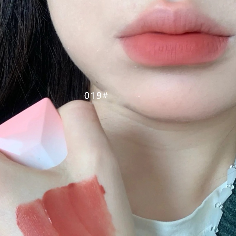 Son Môi 4 Màu Nhung Lì Tùy Chọn Lâu Trôi Dưỡng Ẩm Kháng Nước