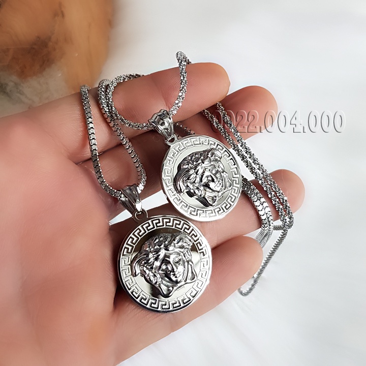 Dây chuyền mặt dây versa.ce titan size 2.8cm.