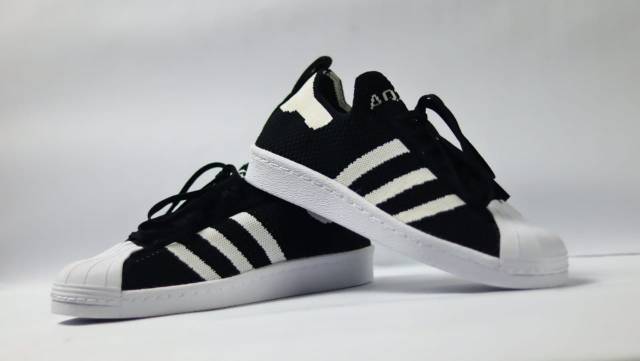 Giày Thể Thao Adidas Superstar Phối Màu Đen Trắng Cá Tính