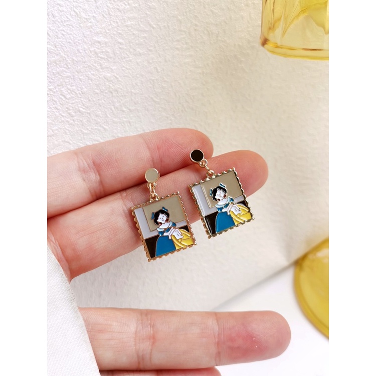 Hoa tai Hàn Quốc, hoa tai hoạ tiết mới lạ cho phái nữ