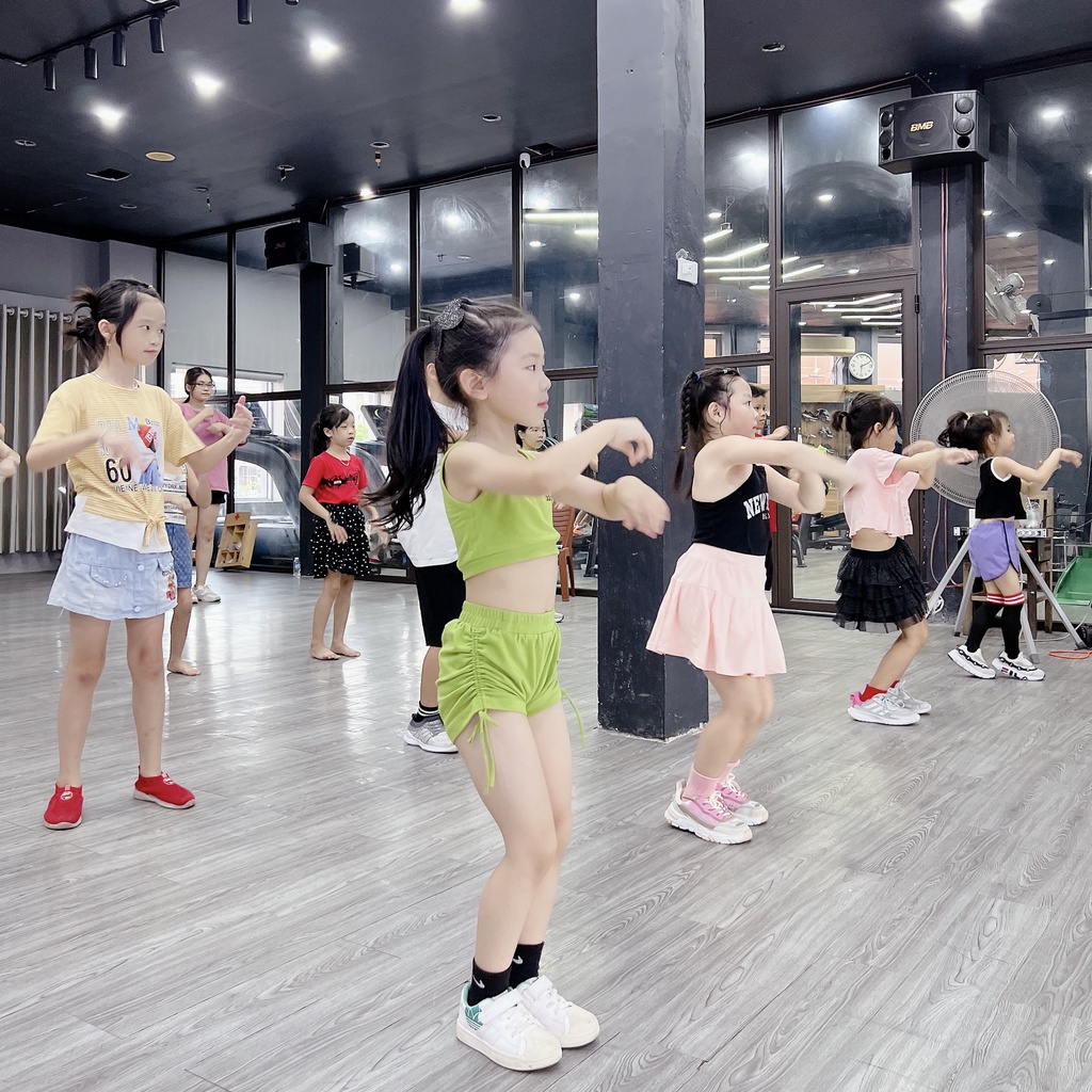 Đồ Bộ Thể Thao Tập Nhảy Tiktok Zumba Hiện Đại Cho Bé Gái 2 Chi Tiết Gồm Áo Croptop Và Quần Sooc Dây Rút 10-48kg FA032