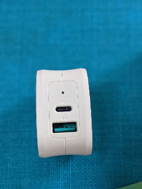 Củ sạc hai cổng Ravpower 18W RP-PC108 PD và Quick Charge 3