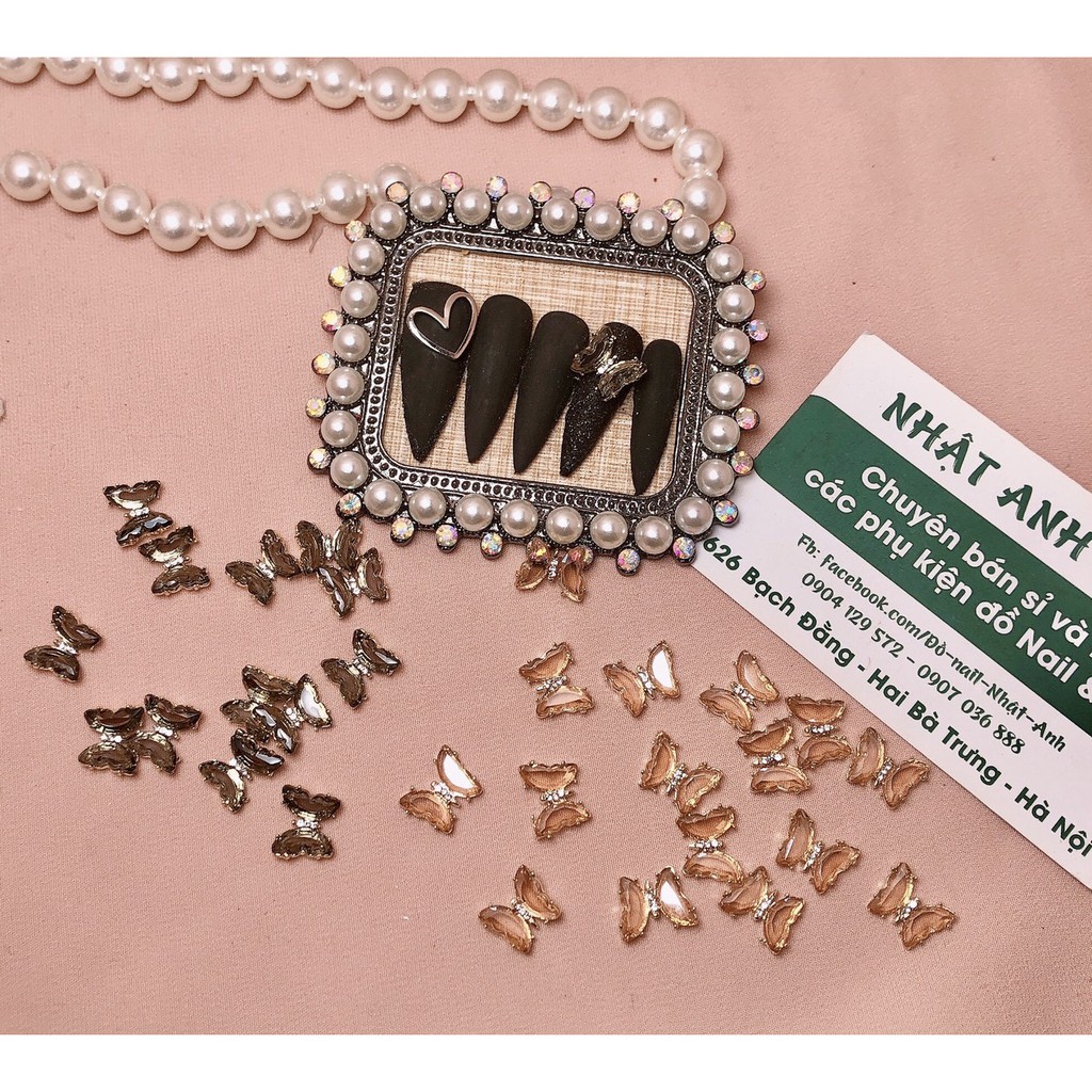 Charm bướm Thủy Tinh hot trend