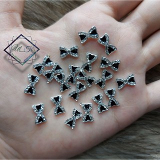 charm nơ đen viền đá mã 140