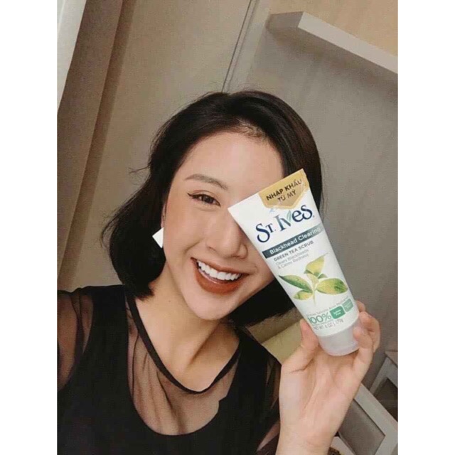 Sửa rửa mặt tẩy da chết trà xanh ST.IVES Blackhead Clearing Green Tea Scrub