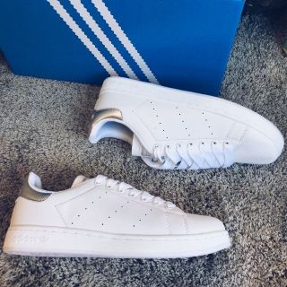 Giày Adidas Stan Smith trắng gót bạc