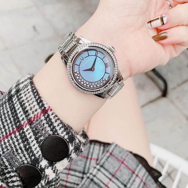 Đồng hồ nữ Bulova Xanh nhạt dây bạc . Cầu kỳ với đá swarovski lấp lánh
