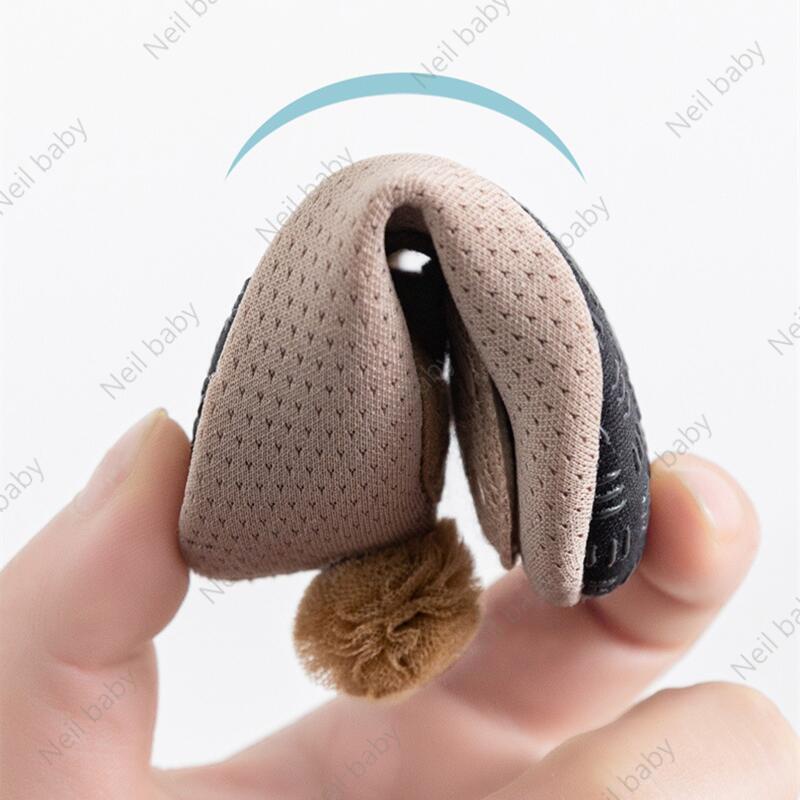Giày Lưới Rỗng Thoáng Khí Đế Thấp Chống Trượt Nhẹ Thoải Mái Có Dây Đeo Hình Gấu Cho Trẻ Sơ Sinh