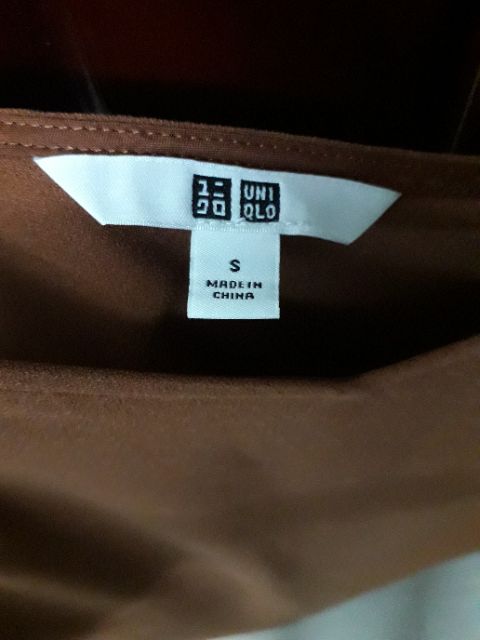 Thanh lý váy Uniqlo xẻ tà 2 bên sz S