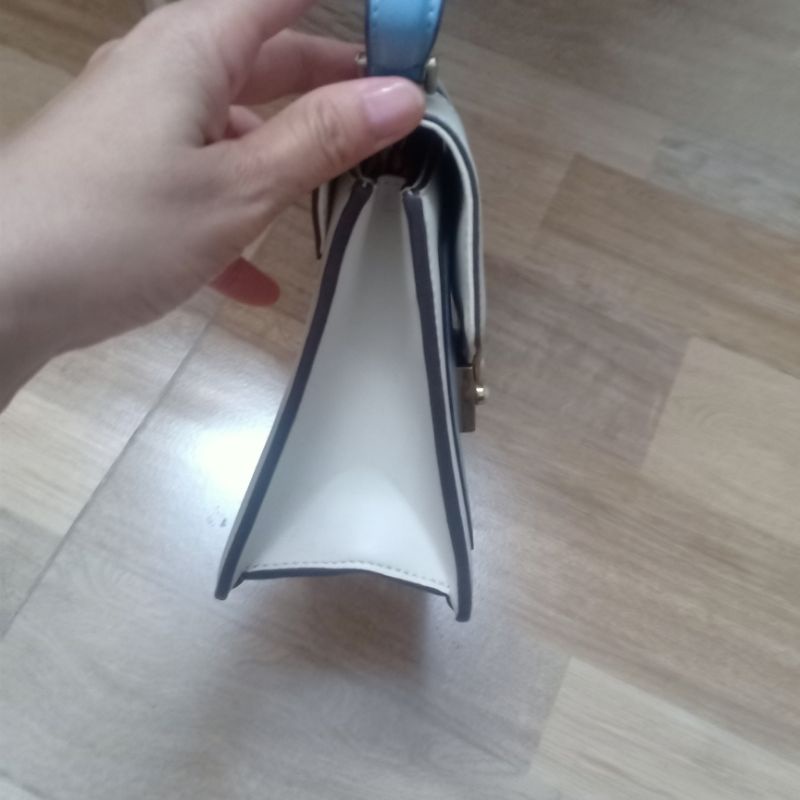 Pass túi như hình