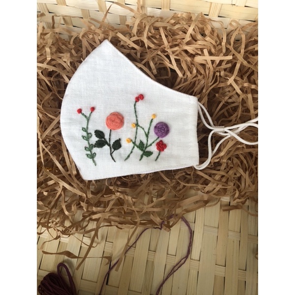 Khẩu trang thêu