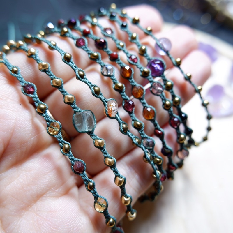 GIÁC BÉ 1 - vòng tay handmade,hạt cườm, thắt dây tông xanh lá