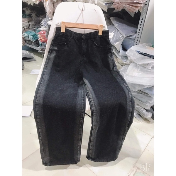 Quần bò ống rộng dài chân màu đen khói loang 2 bên TC