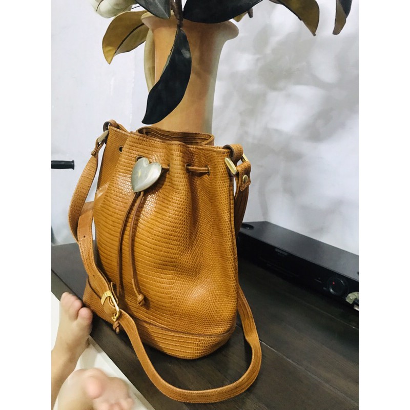 Bucket da bò dập vân gân